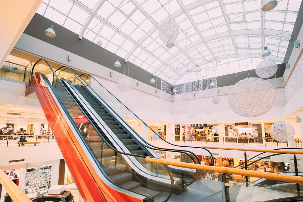 Smart shopping mall with IoT-powered infrastructure: Modern retail center featuring connected escalators, automated lighting, and smart energy management. IoT solutions enhance mall operations, improve customer experience, and optimize energy efficiency in commercial spaces.